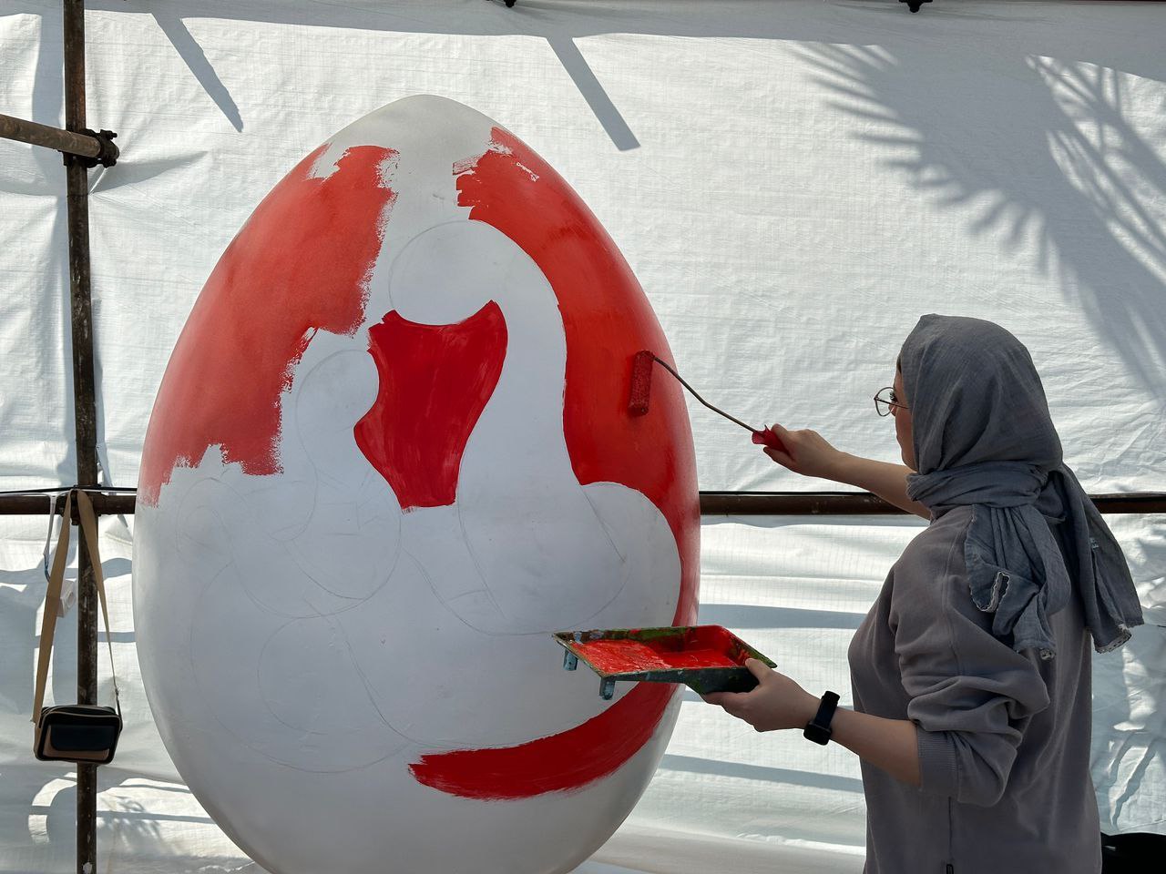  چهارمین جشنواره تخم مرغ های رنگی در ضلع شمالی استخر لاهیجان آغاز به کار کرد