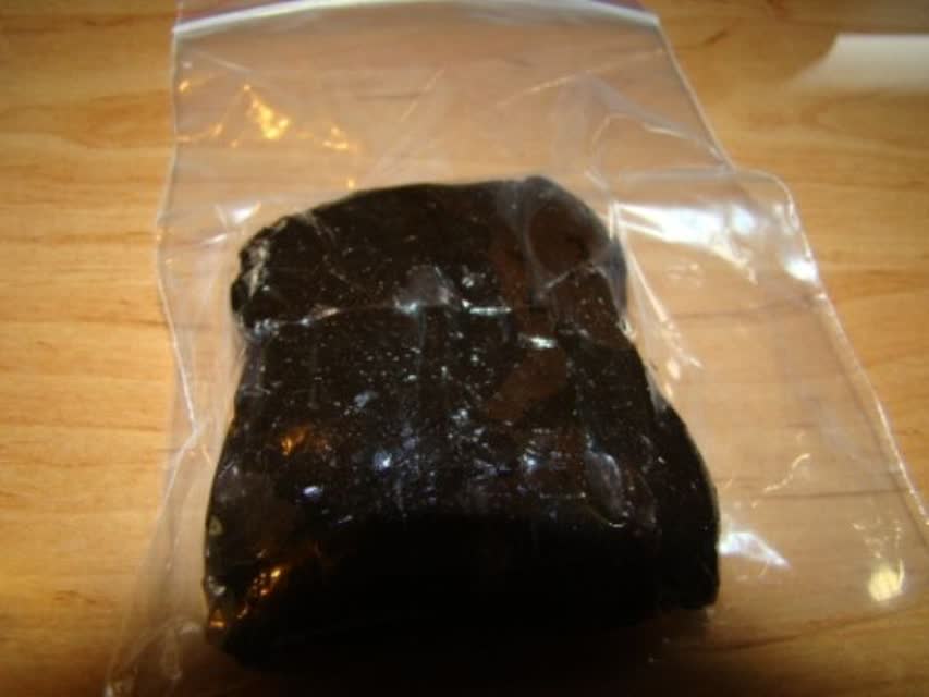 کشف موادمخدر از منزل مسکونی در رودسر فرمانده انتظامی رودسر از کشف یک کیلو و ۱۶۸ گرم موادمخدر از منزل یک فروشنده موادمخدر در عملیات ضربتی پلیس در بخش رحیمآباد این شهرستان خبر داد