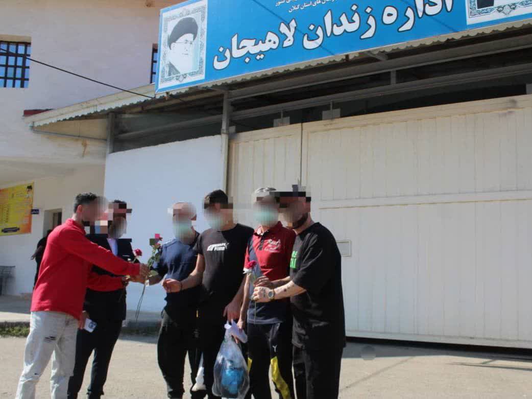 گذشت شکات و تلاش مجموعه زندان لاهیجان؛  ۱۱ زندانی در دهه کرامت با همراهی خیرین از زندان لاهیجان آزاد شدند