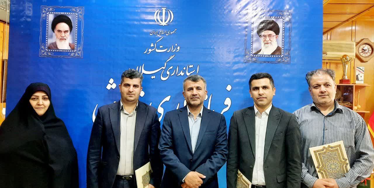 به مناسبت روز  ارتباطات و روابط عمومی صورت گرفت؛  تجلیل فرماندار تالش از مدیر روابط عمومی فرمانداری