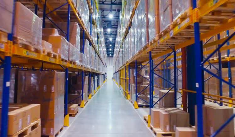 کشف انبار ۲۵۰ میلیاردی کالای قاچاق در بندرانزلی  فرمانده انتظامی استان از کشف بیش از ۵ هزار نوع کالای قاچاق به ارزش ۲۵۰ میلیارد ریال در شهرستان بندرانزلی خبر داد