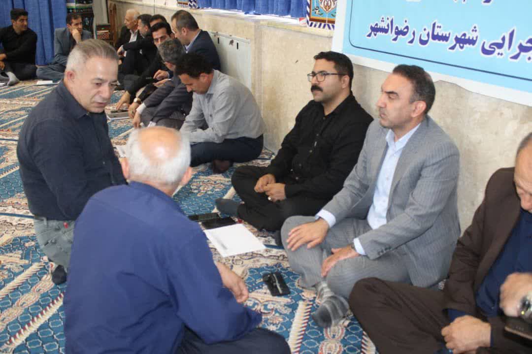 شاهی گفت : خدمت‌رسانی بی‌واسطه و میدانی، اولویت اصلی ماست     حضور فرماندار در میز خدمت به مناسبت سالگرد شهادت شهیدان انصاری و نورانی