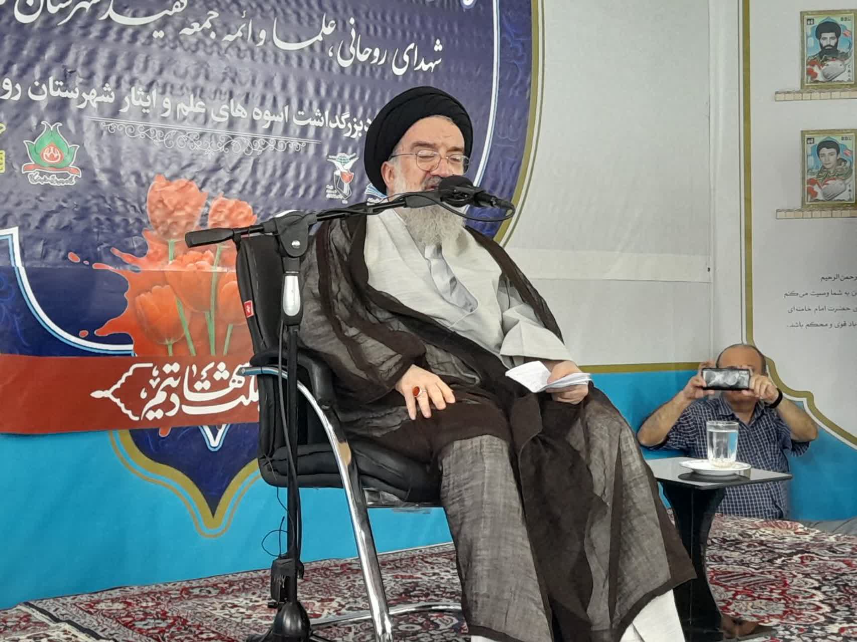 آیت‌الله سید احمد خاتمی: عالمان دین مایه فخر و مباهات هستند